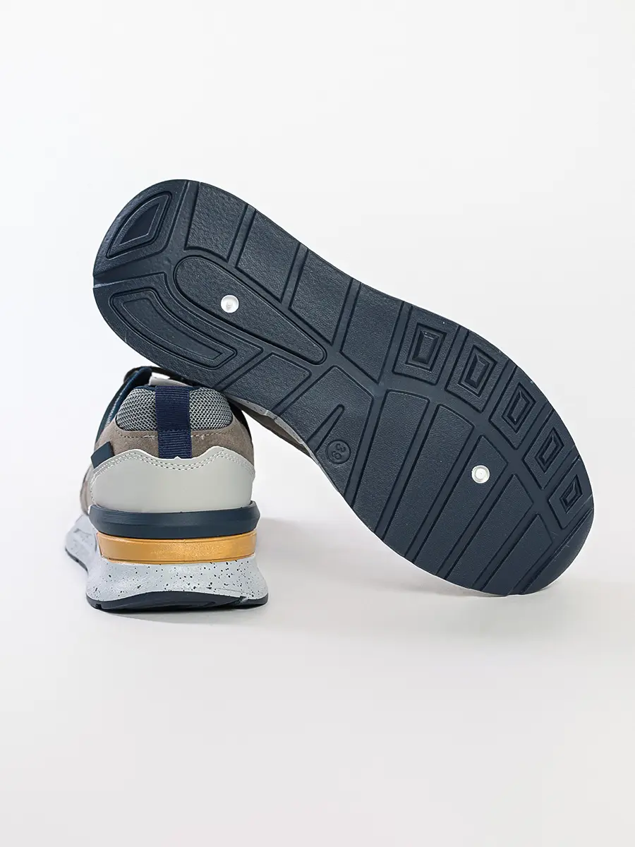 Кроссовки комбинированные в стиле колор-блок